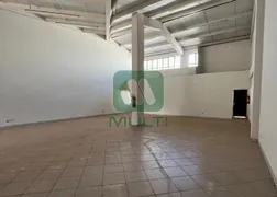 Loja / Salão / Ponto Comercial com 1 Quarto para alugar, 200m² no Marta Helena, Uberlândia - Foto 1