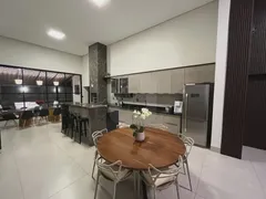 Casa com 3 Quartos à venda, 245m² no Jardim Colina, Uberlândia - Foto 7