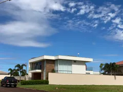 Casa de Condomínio com 4 Quartos à venda, 320m² no Golden Park, Dourados - Foto 1