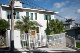 Casa com 3 Quartos à venda, 270m² no Ariribá, Balneário Camboriú - Foto 1