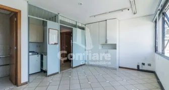Conjunto Comercial / Sala para alugar, 110m² no Menino Deus, Porto Alegre - Foto 8