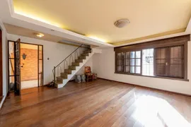 Casa com 3 Quartos à venda, 338m² no Santa Maria Goretti, Porto Alegre - Foto 2