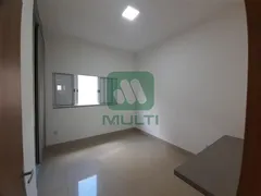 Casa com 3 Quartos para alugar, 200m² no City Uberlândia, Uberlândia - Foto 16