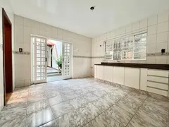 Casa com 3 Quartos para venda ou aluguel, 190m² no Alvorada, Contagem - Foto 9