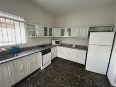 Casa com 3 Quartos para alugar, 223m² no Vila Maria Helena, Uberaba - Foto 13
