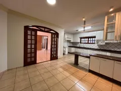 Casa com 4 Quartos para alugar, 246m² no Jardim América, Goiânia - Foto 3