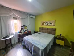 Casa com 3 Quartos à venda, 300m² no Champagnat, Londrina - Foto 15