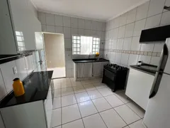 Casa com 3 Quartos à venda, 130m² no Parque Residencial Cândido Portinari, Ribeirão Preto - Foto 4