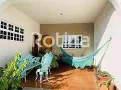 Casa com 3 Quartos para alugar, 190m² no Umuarama, Uberlândia - Foto 12