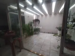 Casa com 5 Quartos para alugar, 400m² no Centro, Uberlândia - Foto 11