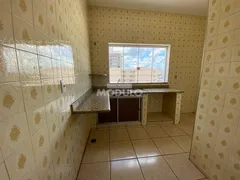 Apartamento com 3 Quartos para alugar, 80m² no Bom Jesus, Uberlândia - Foto 3