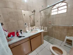 Casa com 3 Quartos à venda, 150m² no Umuarama, Uberlândia - Foto 13