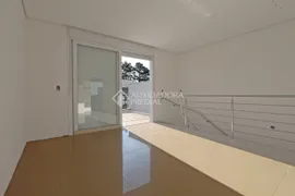 Casa com 3 Quartos à venda, 204m² no Jardim Itú Sabará, Porto Alegre - Foto 2