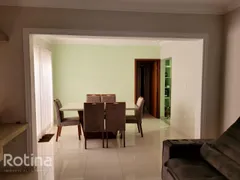 Casa com 3 Quartos à venda, 220m² no Brasil, Uberlândia - Foto 4