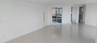 Apartamento com 3 Quartos à venda, 240m² no Meireles, Fortaleza - Foto 2