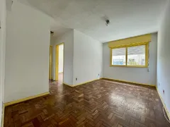 Apartamento com 2 Quartos para alugar, 60m² no Rubem Berta, Porto Alegre - Foto 2