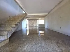 Casa com 3 Quartos à venda, 824m² no Chácara Contagem, Contagem - Foto 2