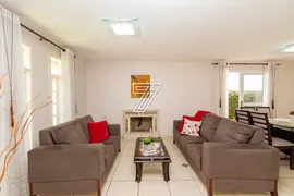 Casa com 3 Quartos à venda, 220m² no Água Verde, Curitiba - Foto 2