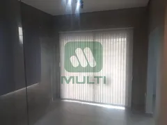 Casa com 1 Quarto para alugar, 110m² no Centro, Uberlândia - Foto 2