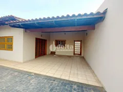 Casa com 4 Quartos à venda, 242m² no Umuarama, Uberlândia - Foto 1