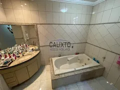 Casa com 3 Quartos à venda, 225m² no Santa Mônica, Uberlândia - Foto 14