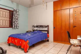 Casa com 4 Quartos para alugar, 147m² no Santa Mônica, Uberlândia - Foto 6
