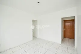 Apartamento com 2 Quartos para alugar, 56m² no Alto Teresópolis, Porto Alegre - Foto 5