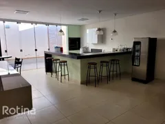 Casa com 3 Quartos à venda, 220m² no Brasil, Uberlândia - Foto 17