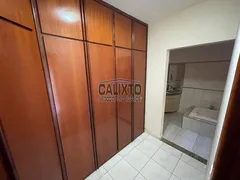 Casa com 3 Quartos à venda, 225m² no Santa Mônica, Uberlândia - Foto 11