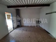 Casa com 2 Quartos para alugar, 90m² no Patrimônio, Uberlândia - Foto 2