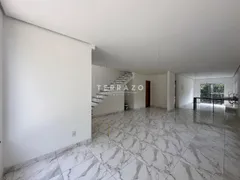 Casa com 4 Quartos à venda, 219m² no Granja Guarani, Teresópolis - Foto 2