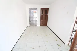 Casa com 3 Quartos para alugar, 70m² no Vila União, Fortaleza - Foto 2