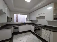 Casa com 3 Quartos para alugar, 315m² no Osvaldo Rezende, Uberlândia - Foto 7