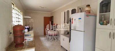 Casa com 2 Quartos à venda, 189m² no Segismundo Pereira, Uberlândia - Foto 9