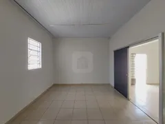 Loja / Salão / Ponto Comercial com 3 Quartos para alugar, 128m² no Nossa Senhora Aparecida, Uberlândia - Foto 7