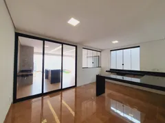Casa com 3 Quartos à venda, 213m² no Jardim Karaíba, Uberlândia - Foto 17
