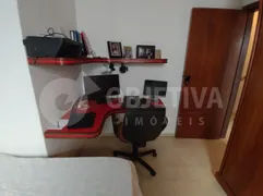 Casa com 3 Quartos para alugar, 300m² no Morada da Colina, Uberlândia - Foto 13