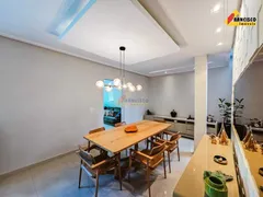 Casa com 4 Quartos à venda, 220m² no Universitário, Divinópolis - Foto 2