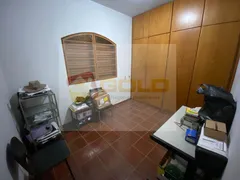 Casa Comercial com 3 Quartos para alugar, 150m² no Copacabana, Uberlândia - Foto 3