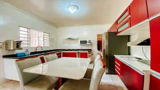 Casa com 2 Quartos para venda ou aluguel, 104m² no Parque Santo Antônio, Jacareí - Foto 4