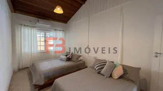 Casa com 3 Quartos para alugar, 120m² no Canto Grande, Bombinhas - Foto 16