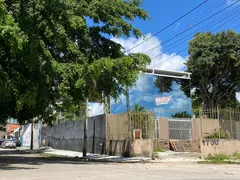 Galpão / Depósito / Armazém para alugar, 200m² no Guararapes, Fortaleza - Foto 1
