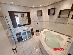 Apartamento com 2 Quartos para alugar, 112m² no Centro, Florianópolis - Foto 15