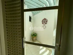 Casa com 3 Quartos à venda, 250m² no Umuarama, Uberlândia - Foto 2