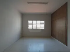 Casa com 4 Quartos para alugar, 220m² no Nossa Senhora Aparecida, Uberlândia - Foto 13