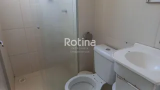 Apartamento com 2 Quartos para alugar, 50m² no Mansorur, Uberlândia - Foto 6