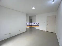 Apartamento com 3 Quartos para alugar, 80m² no Vila Bastos, Santo André - Foto 2