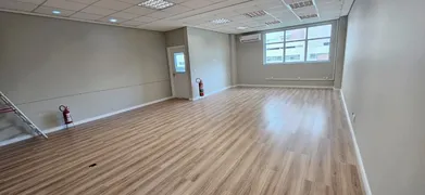 Conjunto Comercial / Sala para alugar, 120m² no Empresarial 18 do Forte, Barueri - Foto 1