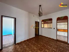 Casa com 3 Quartos para alugar, 210m² no São José, Divinópolis - Foto 4