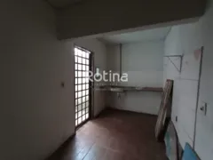 Casa com 2 Quartos para alugar, 60m² no Tibery, Uberlândia - Foto 4